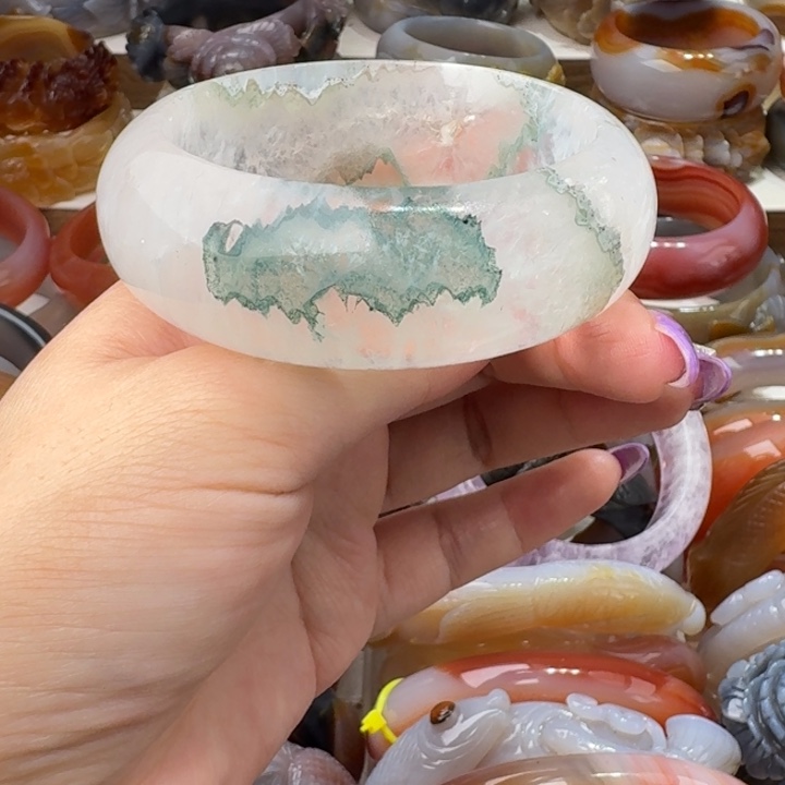 幸****玛瑙/玉髓未镶嵌手镯200