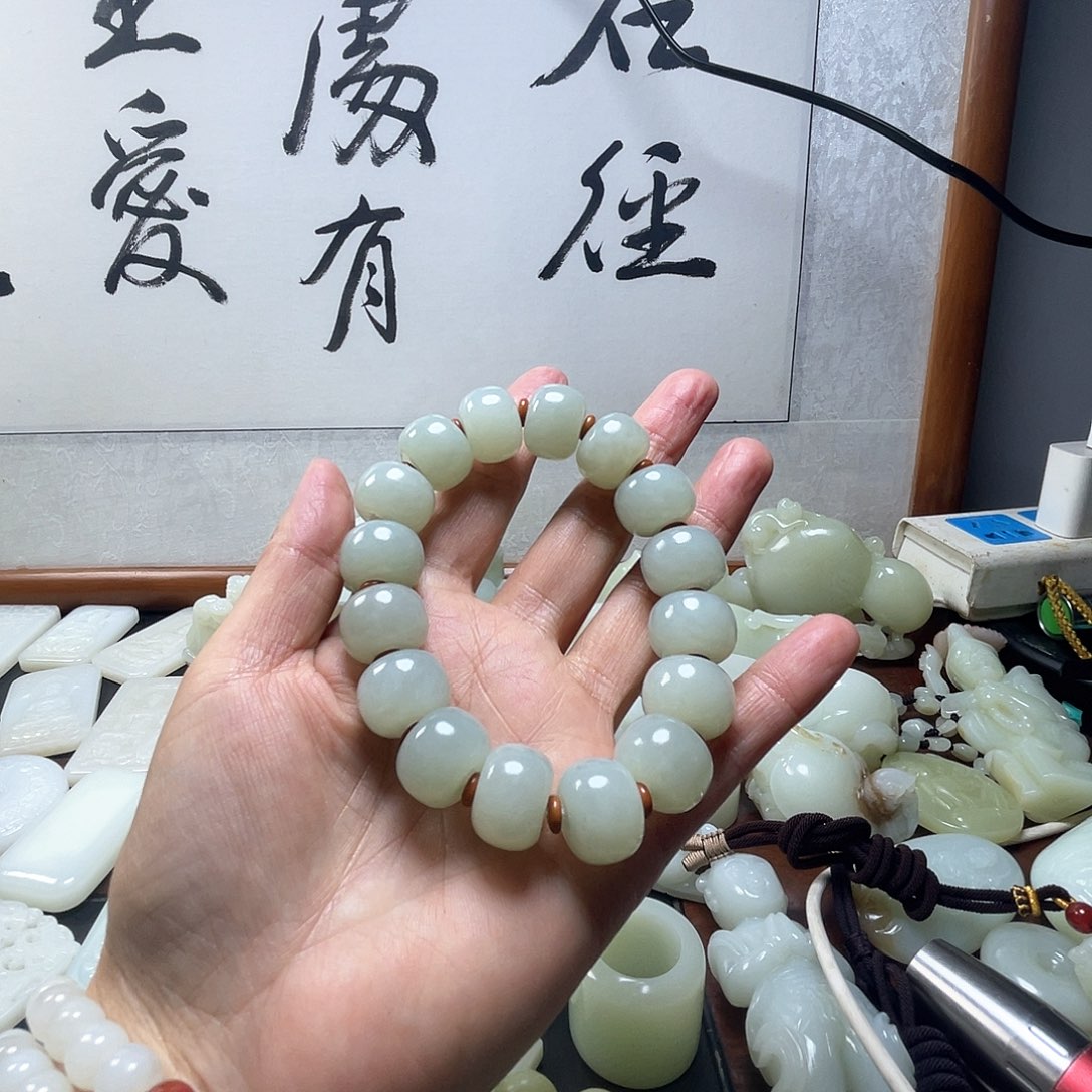 和田玉挂件未镶嵌刀*