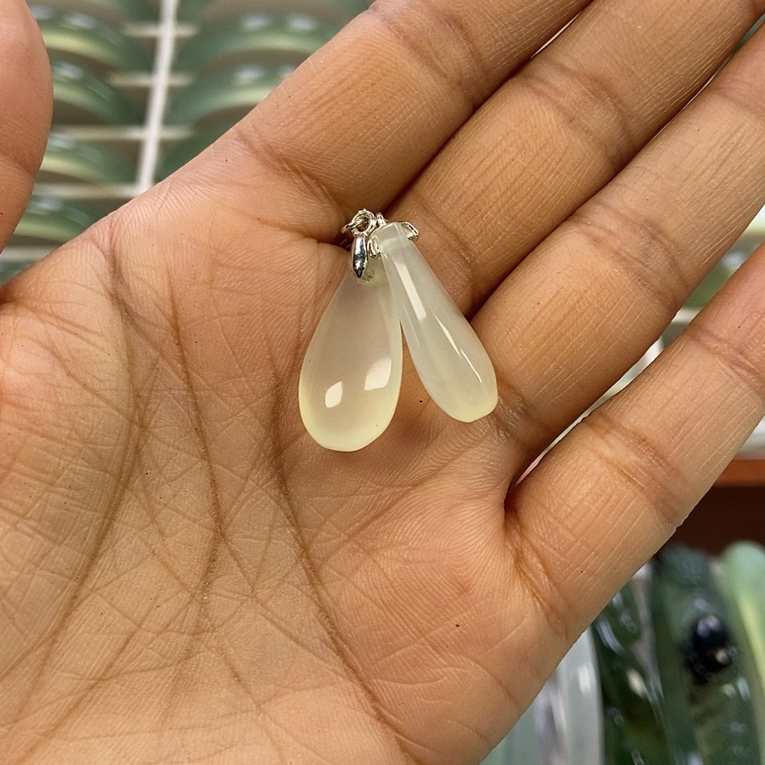 蛇纹石玉手镯未镶嵌大****）