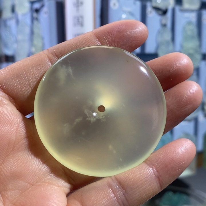 岫玉未镶嵌颈饰吊坠