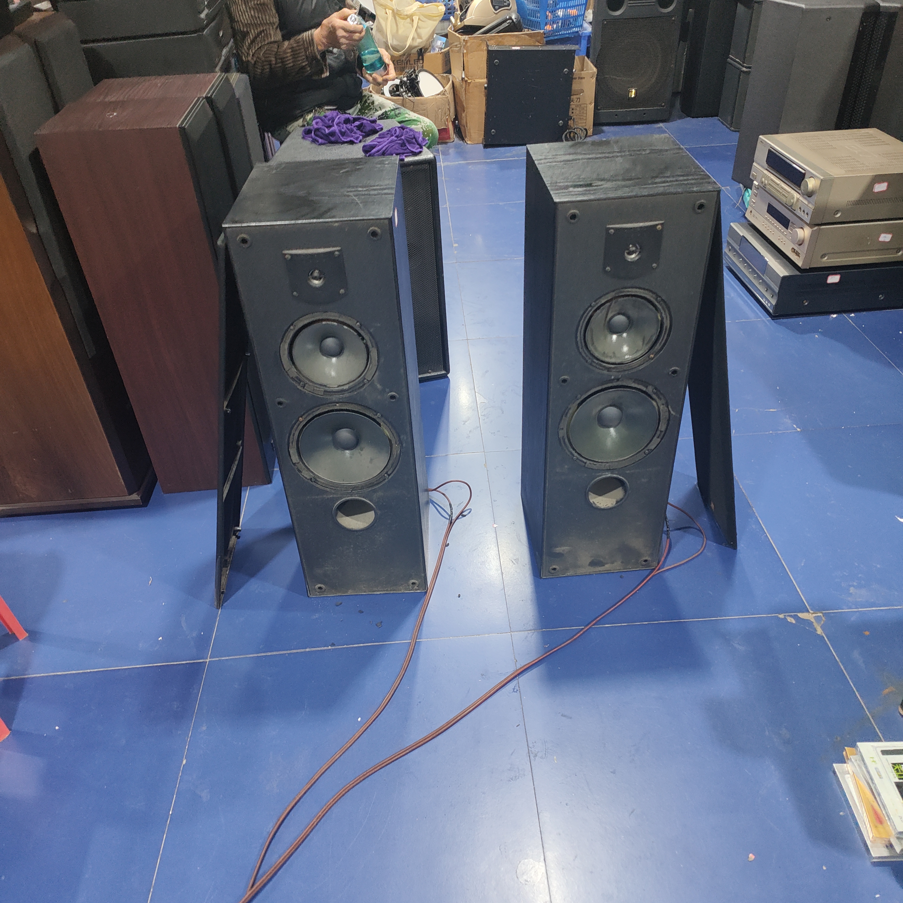 8新 JBL 二手JBL落地箱一对，需要换边，不带线材