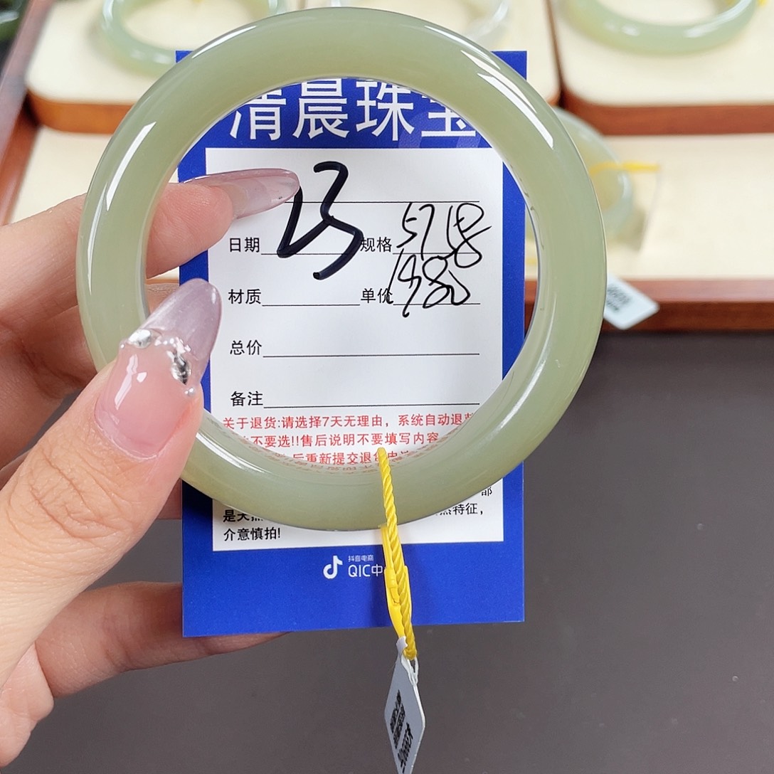 和田玉手镯未镶嵌