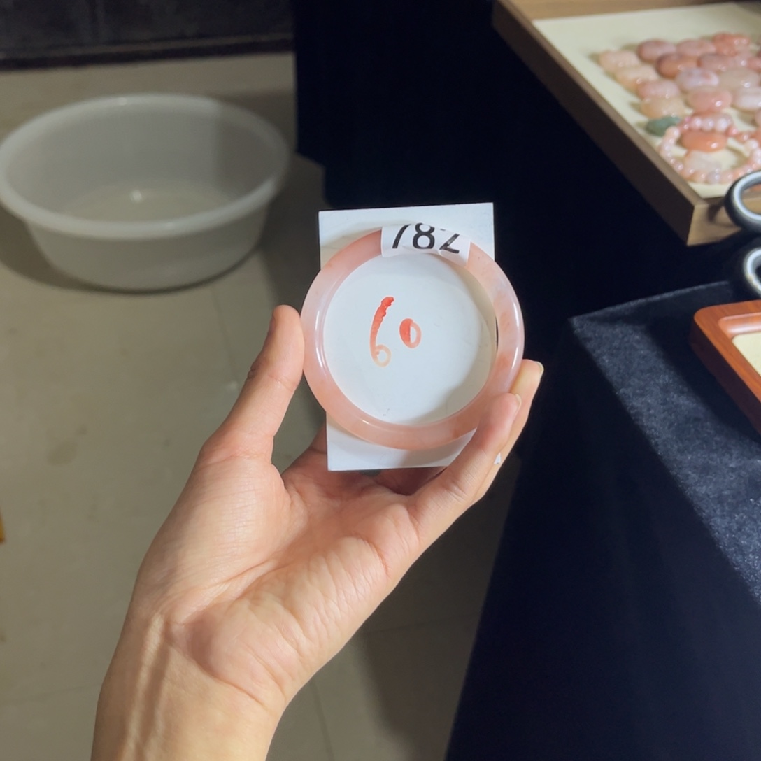 石英质玉手镯未镶嵌