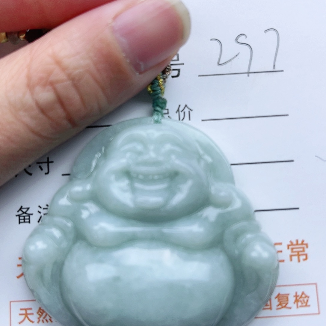 翡翠颈饰未镶嵌佛公