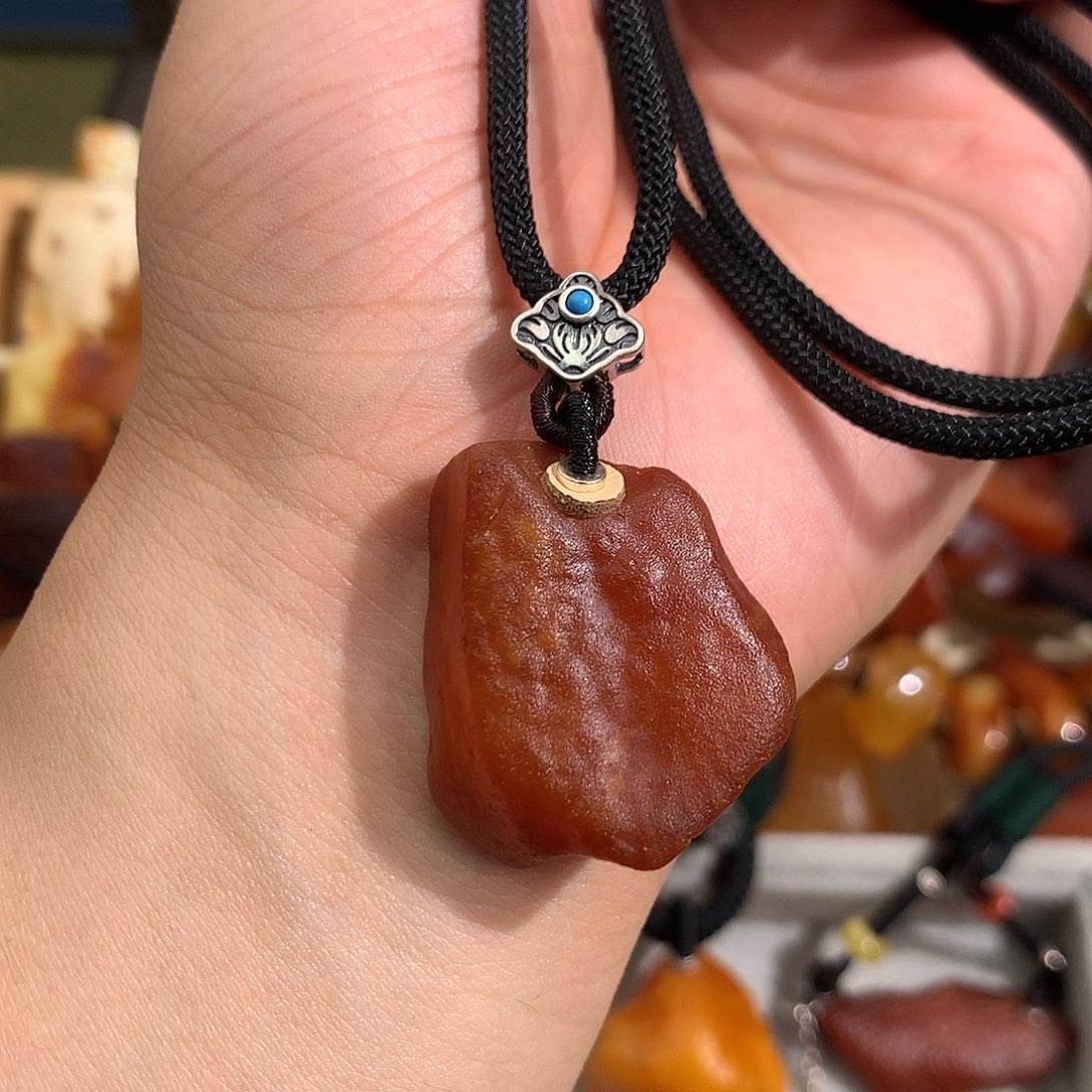 蜜蜡裸石未镶嵌在