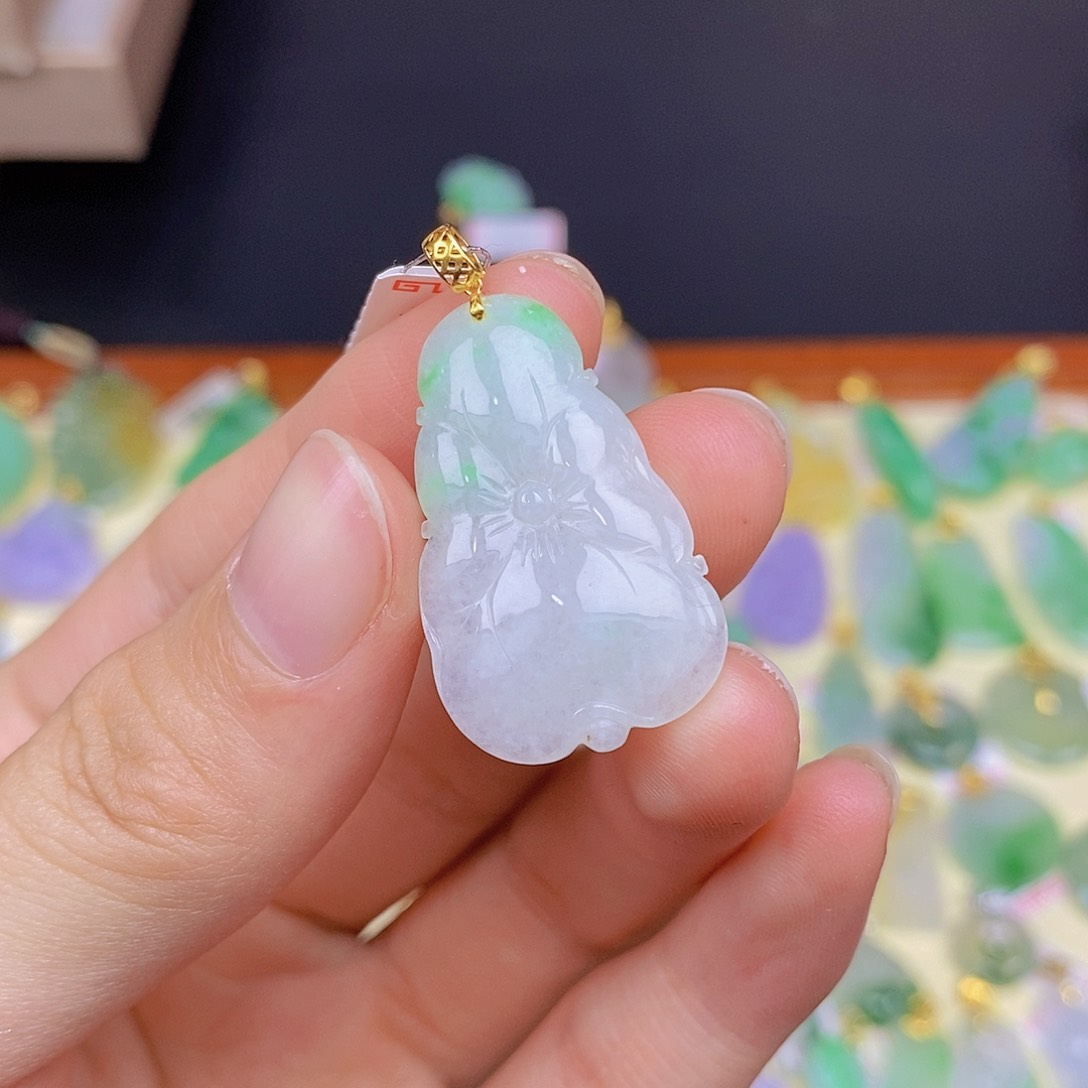 翡翠颈饰18K金镶嵌翡翠