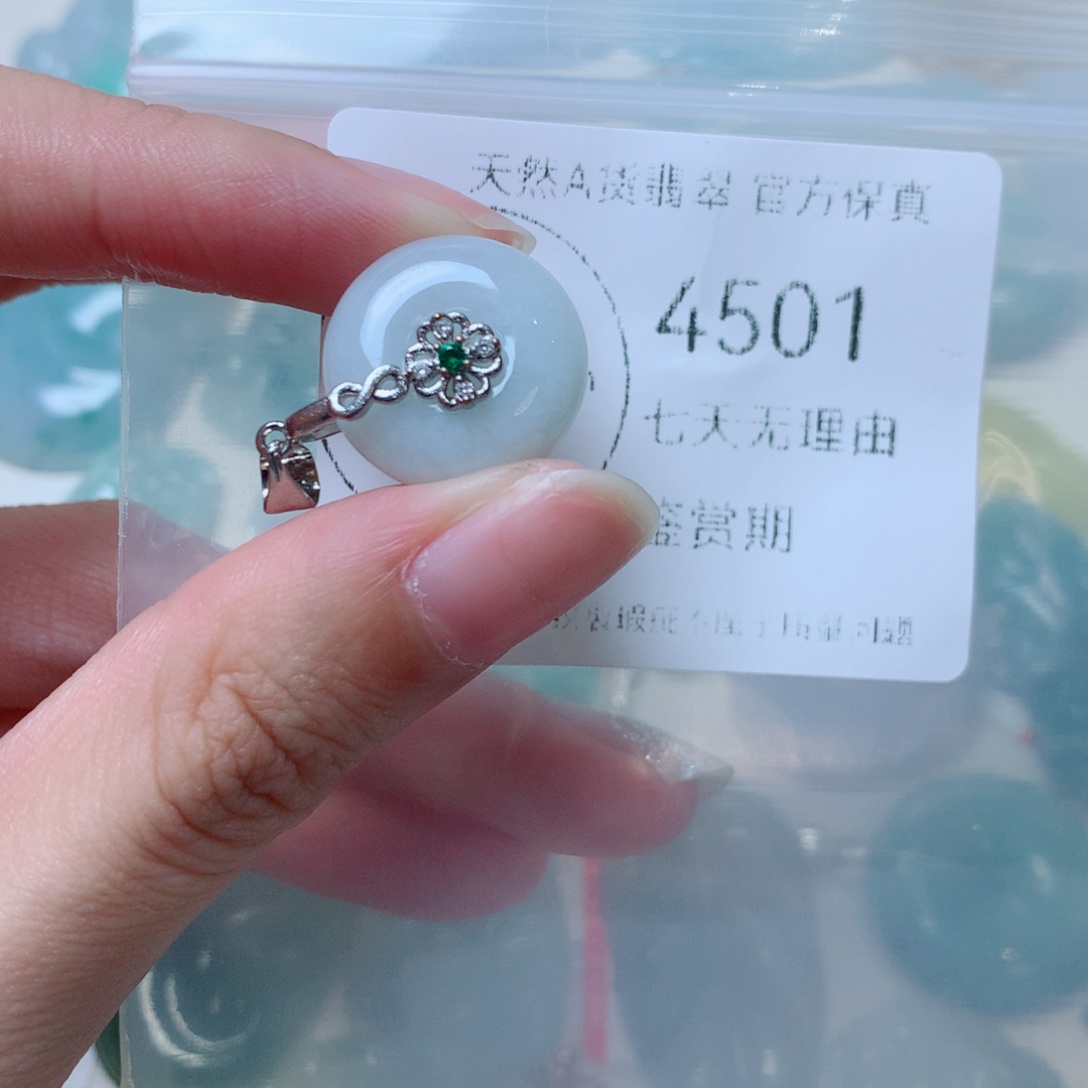 吊坠(不含链)未镶嵌翡翠