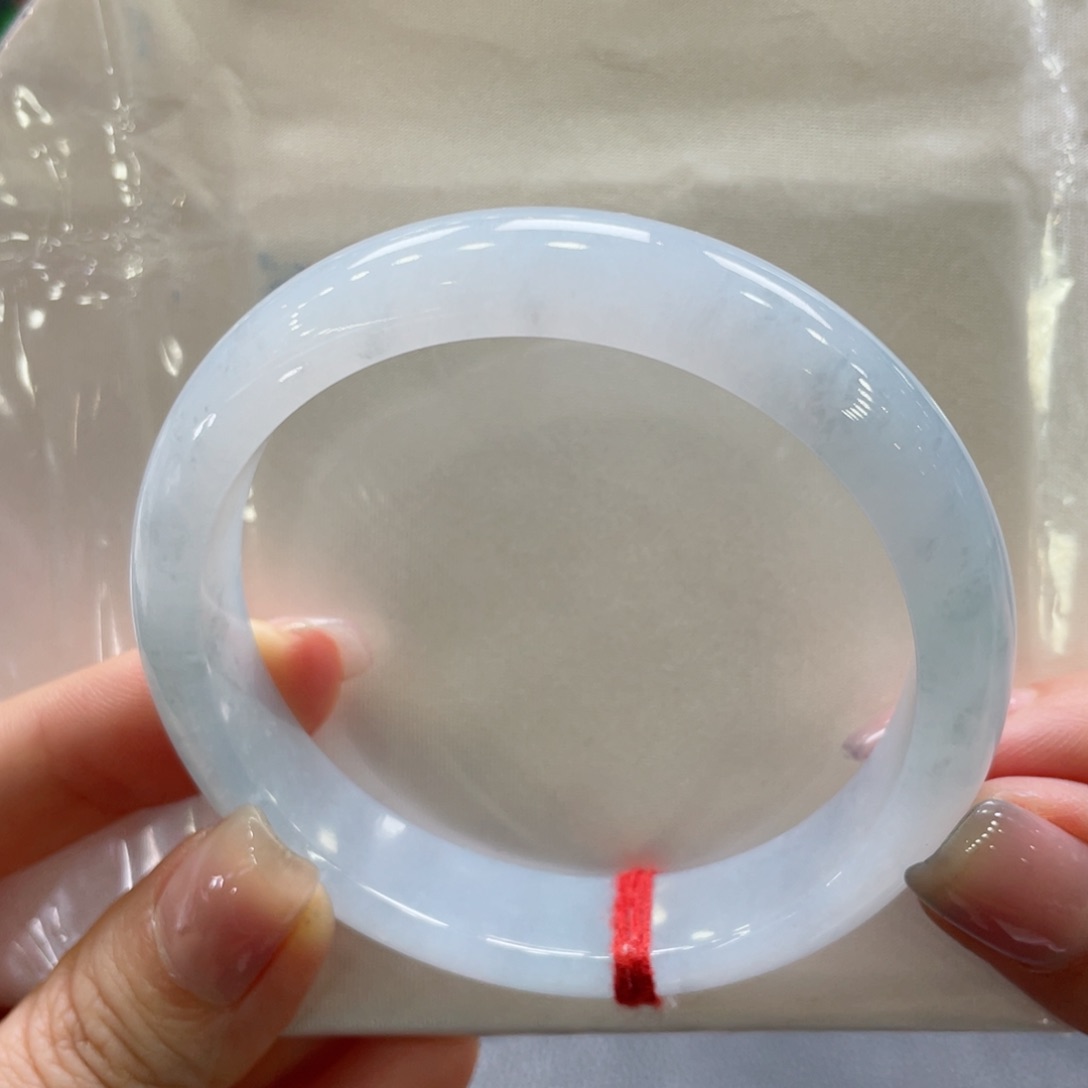 翡翠手镯未镶嵌翡翠手镯