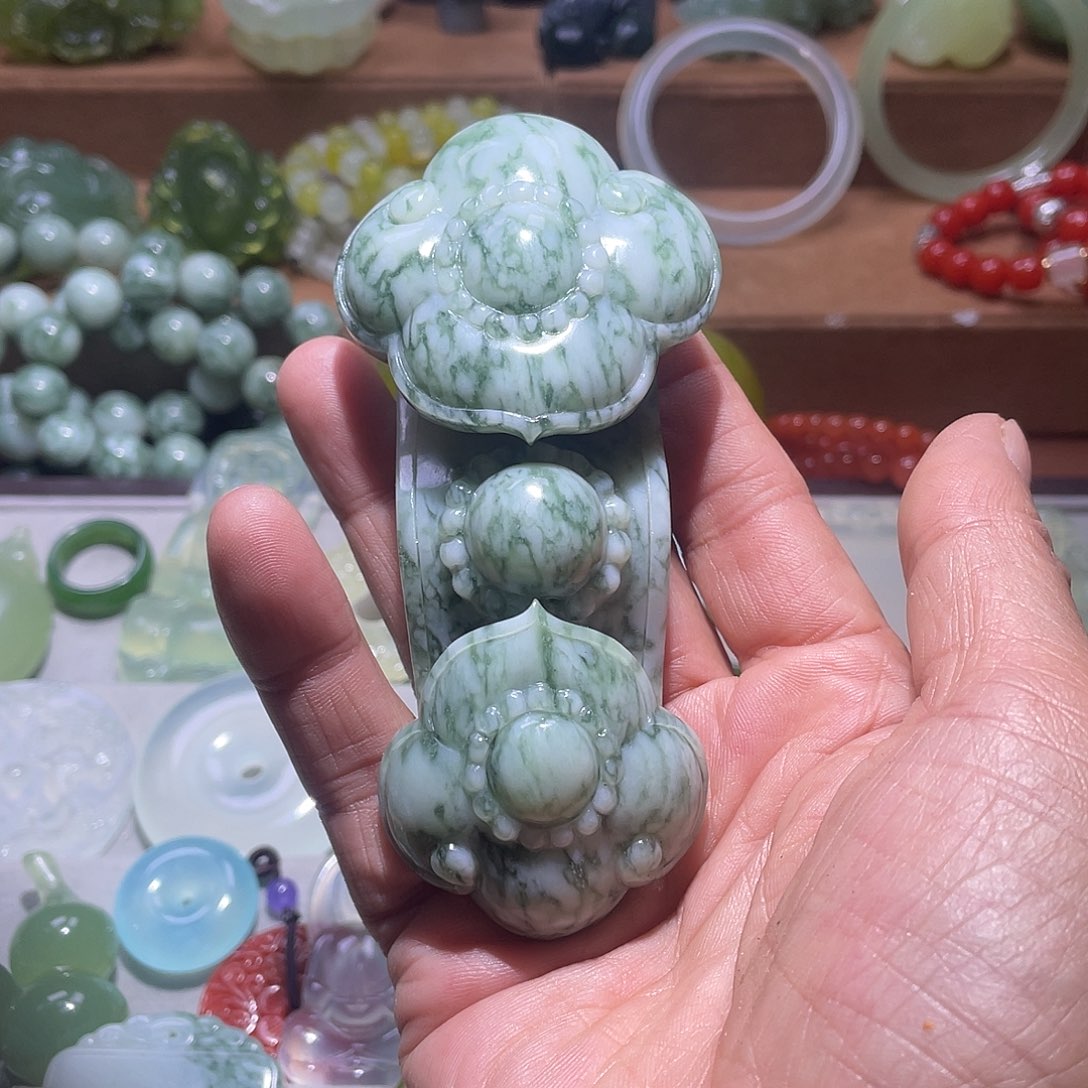 未镶嵌蛇纹石玉珠宝奇石