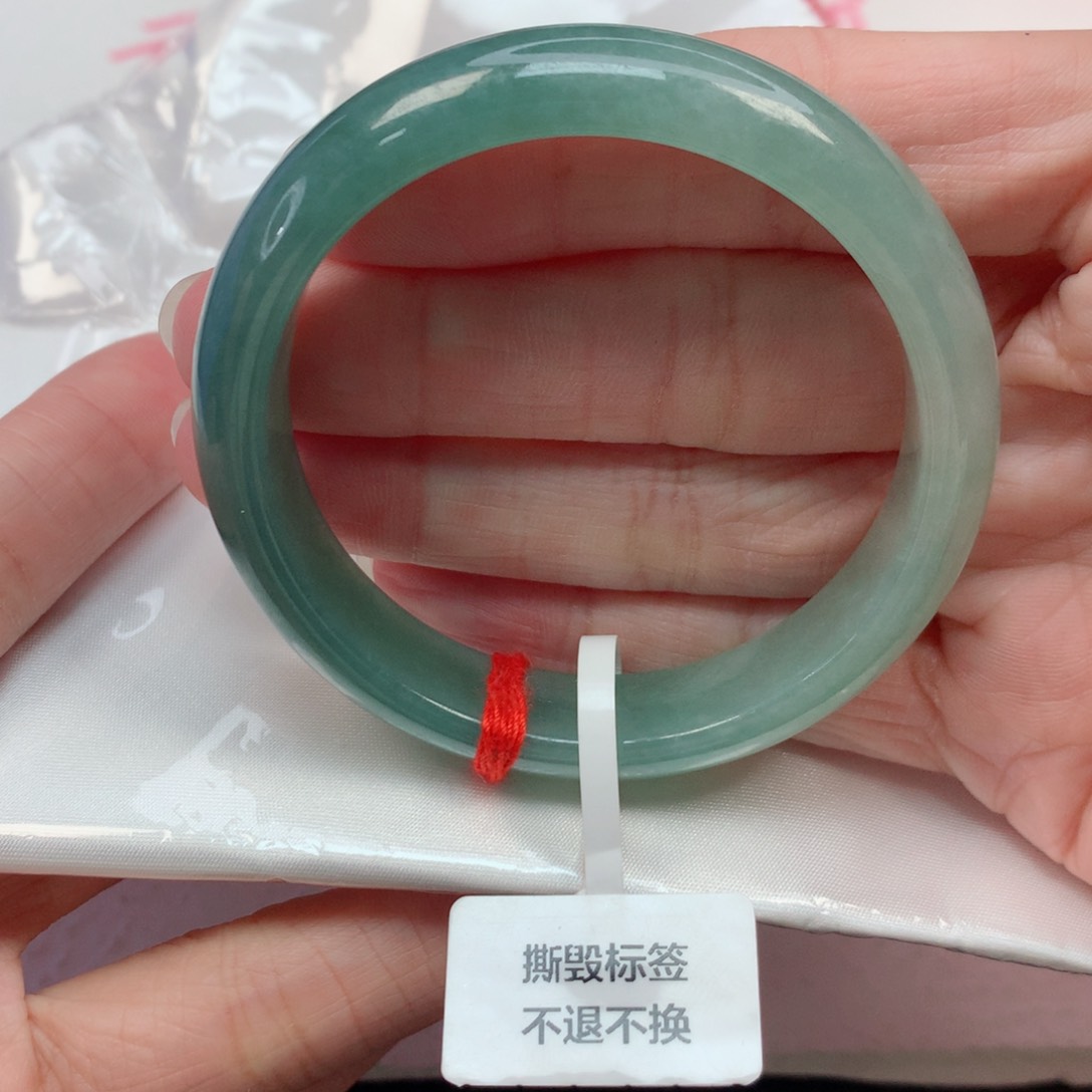 翡翠手镯未镶嵌51圈 半山水意境