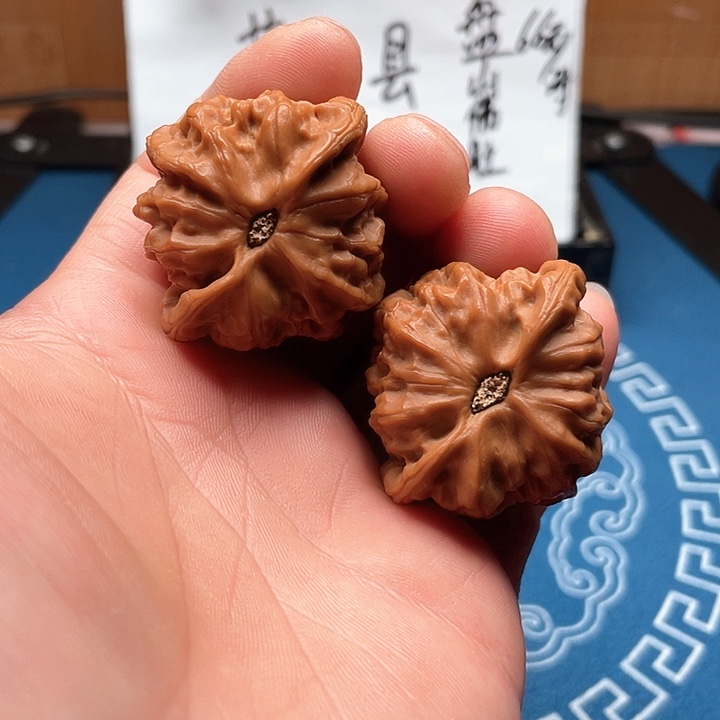 文玩核桃吊坠佛肚