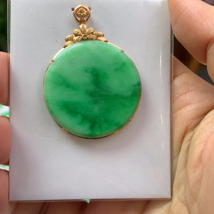 翡翠颈饰18K金镶嵌翡翠吊坠