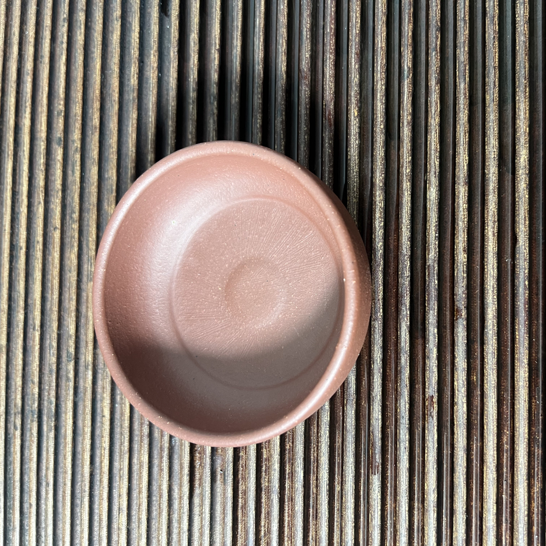 原矿紫泥紫砂小杯，做工精细口沿外直径9厘米，高度3厘米，容量100cc