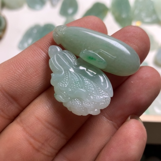 翡翠颈饰未镶嵌雪*翡翠