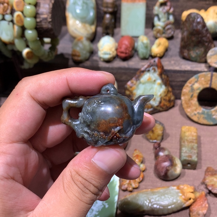 未镶嵌岫岩河磨玉（透闪石质玉）把件冰**莉