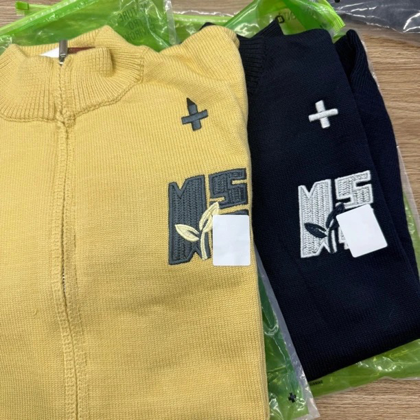 ns发芽圆领拉链毛衣外套
