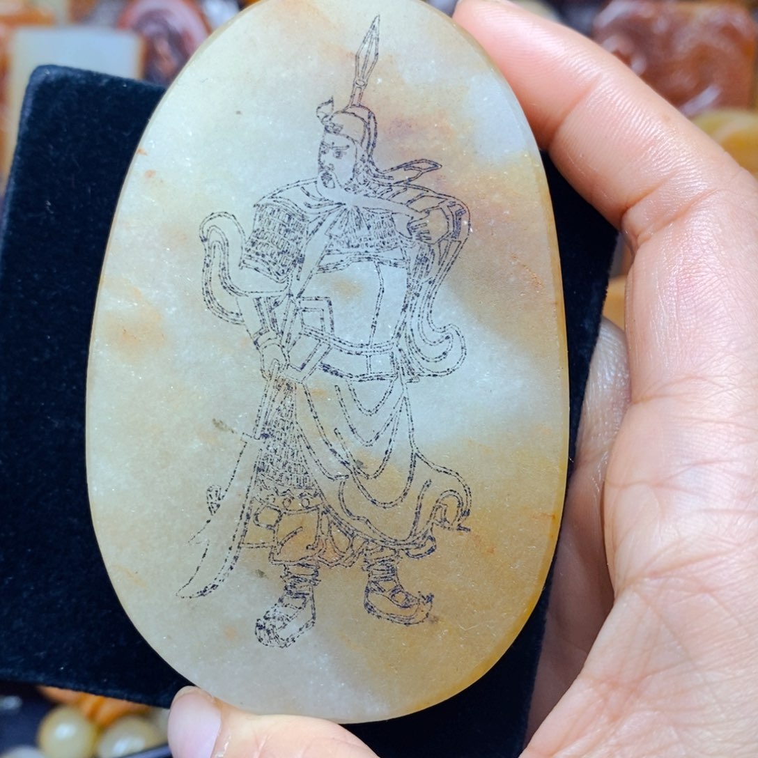 石英质玉（黄龙玉）未镶嵌颈饰