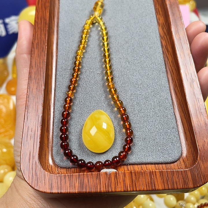 蜜蜡裸石未镶嵌水滴，手机链