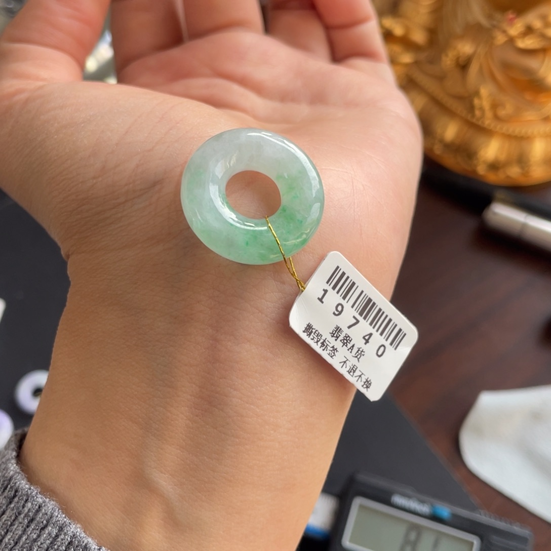 翡翠未镶嵌颈饰圈