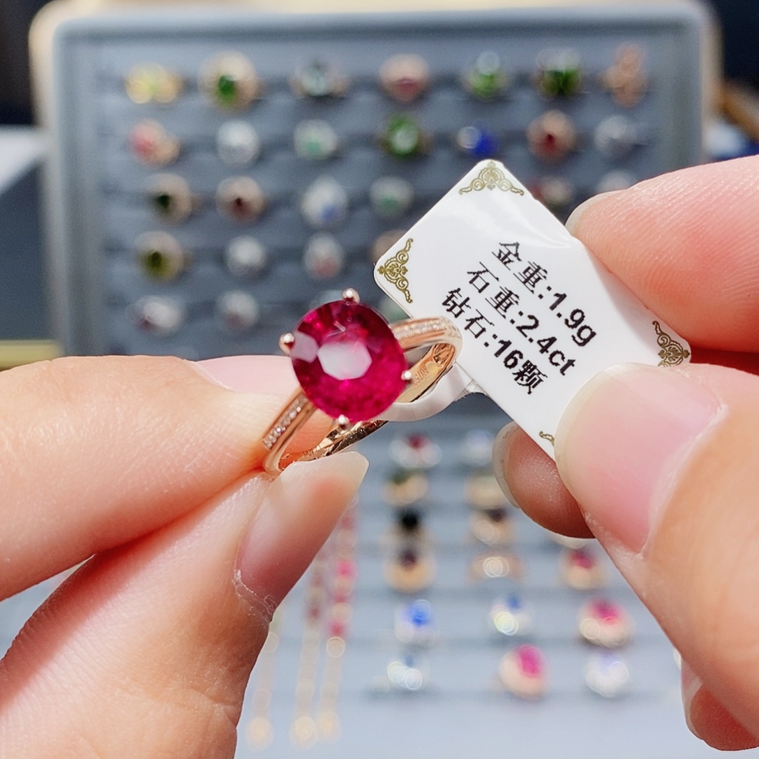 18K金镶嵌碧玺戒指2.4ct