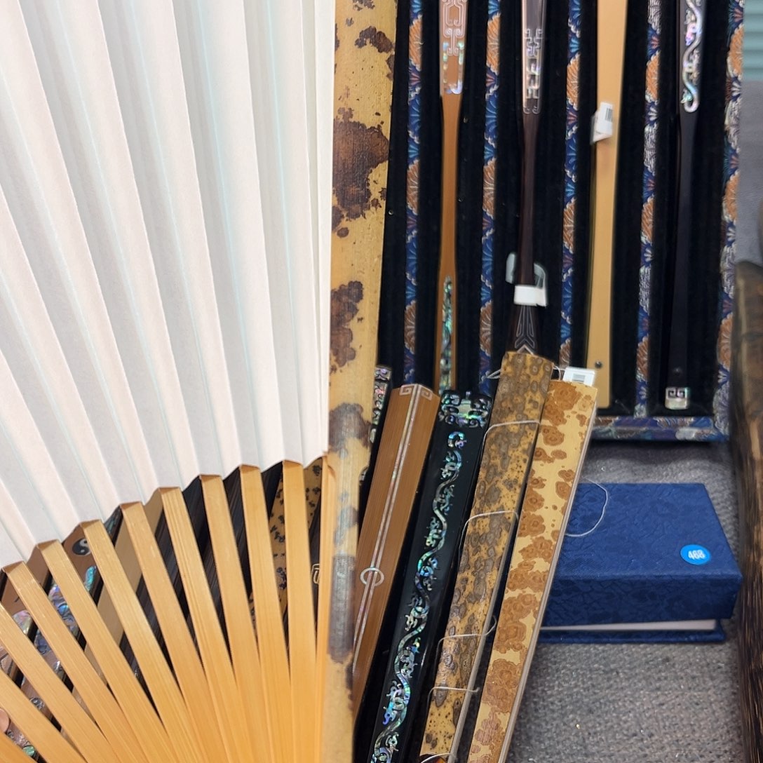 扇子小*哥恭喜发财恭喜发财