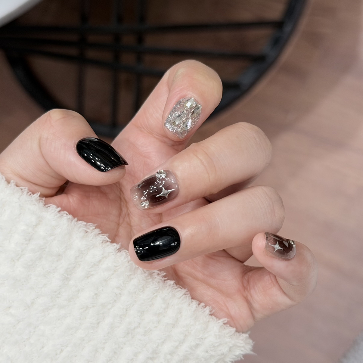 断码【腮黑星芒】黑色穿戴甲高级感腮黑渐变辣妹风爆闪镶钻