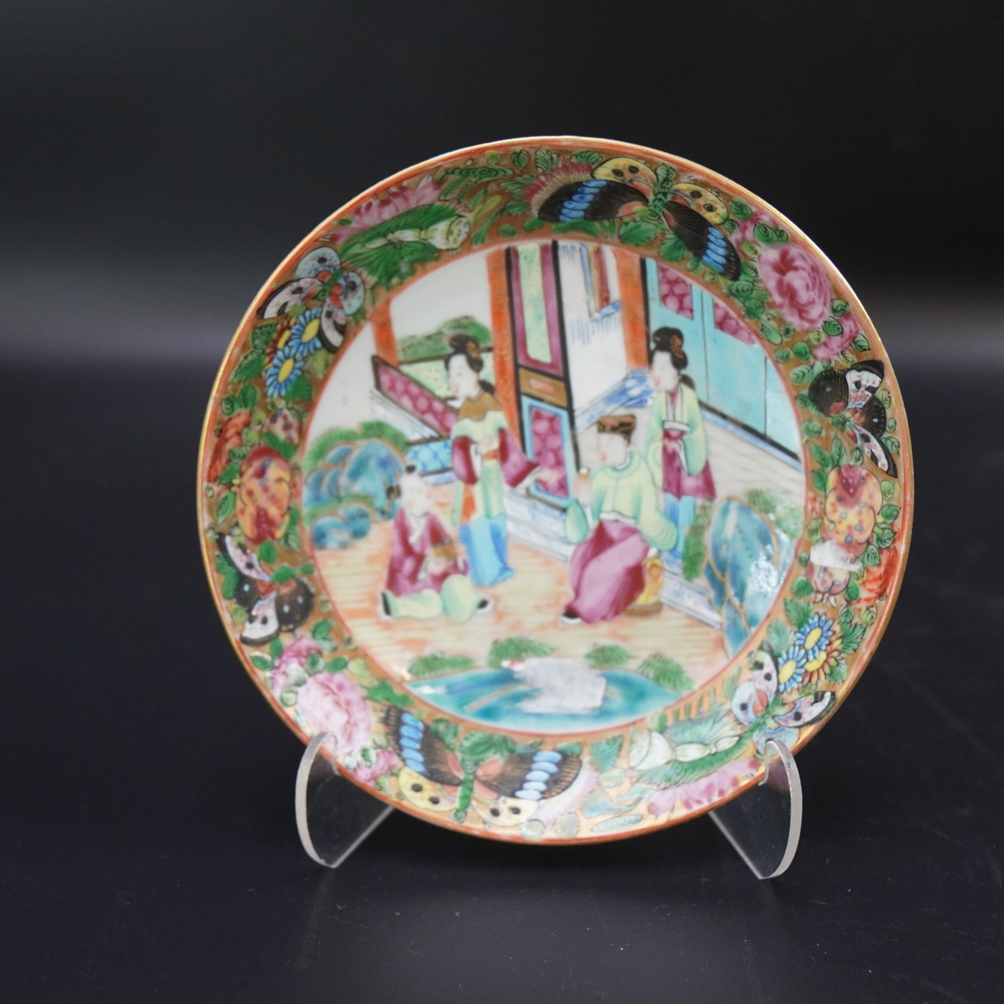 Lot.25070615清同治广彩人物故事花卉纹小赏盘 直径：约14.7cm