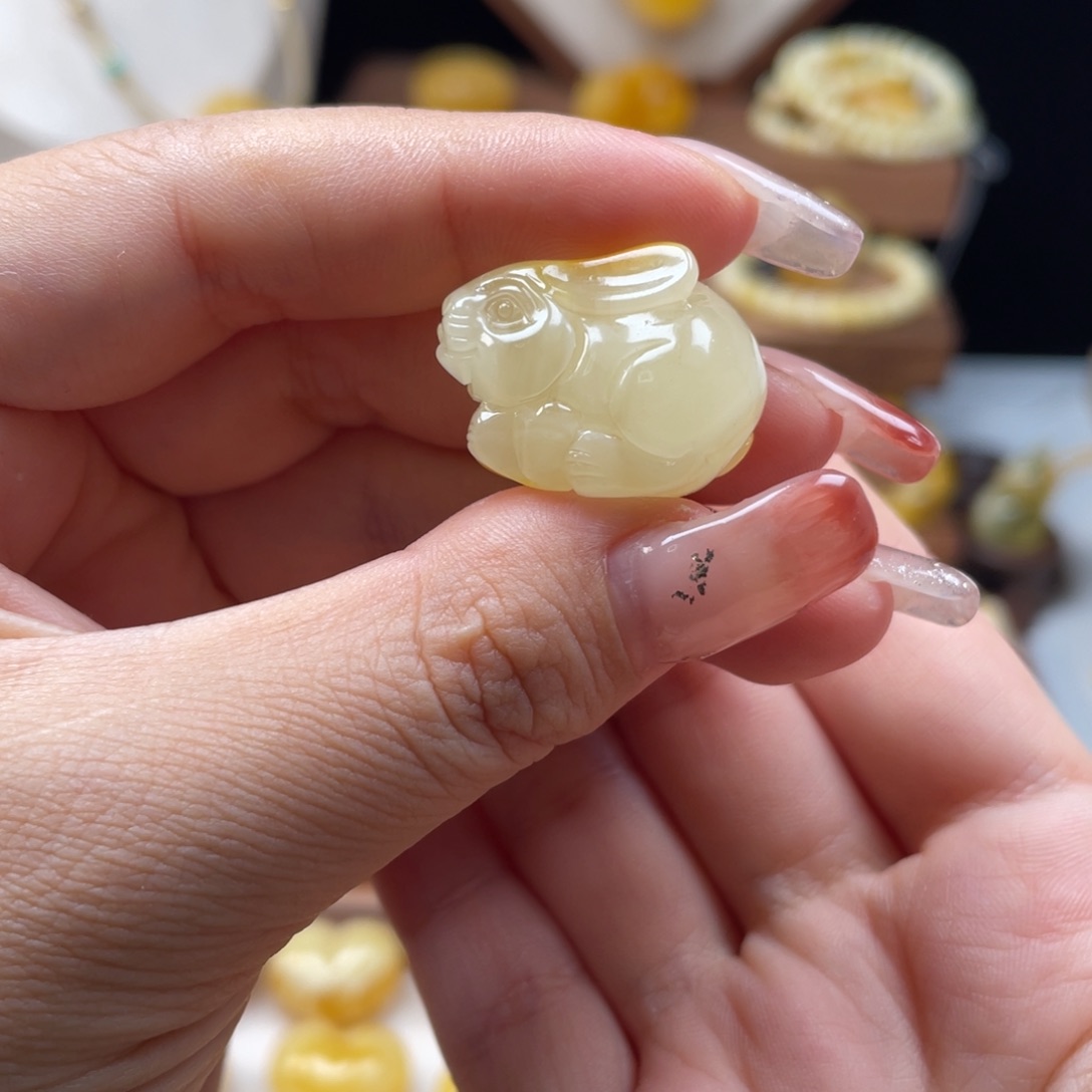 林***主琥珀未镶嵌珠宝奇石