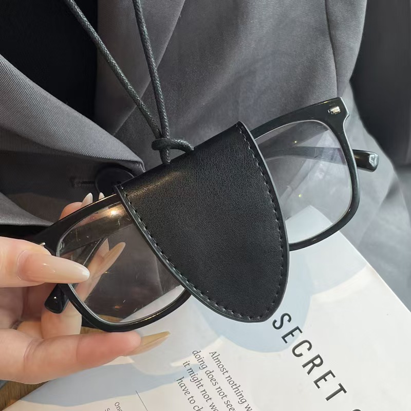 韩国档口小众品牌牛~皮眼镜包挂饰