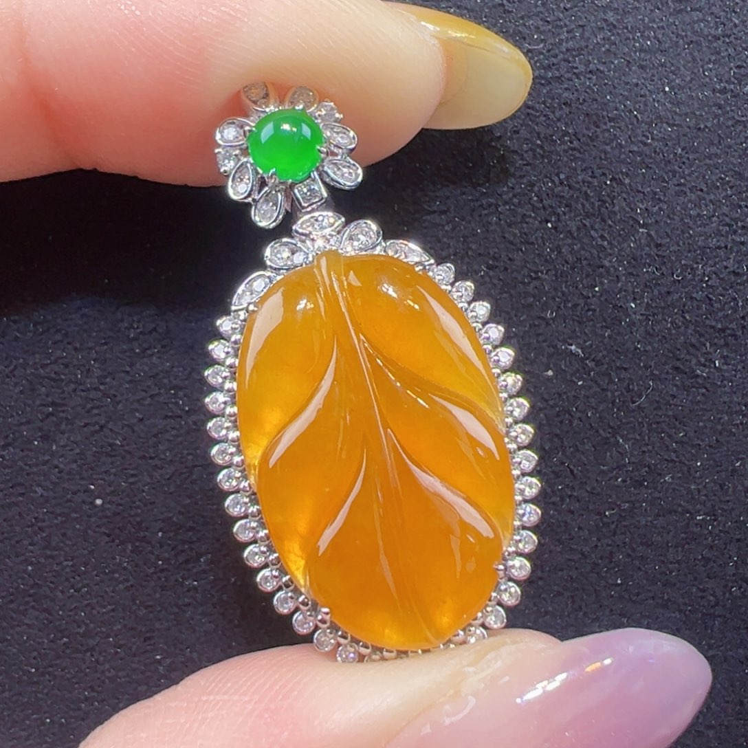 颈饰18K金镶嵌翡翠叶子