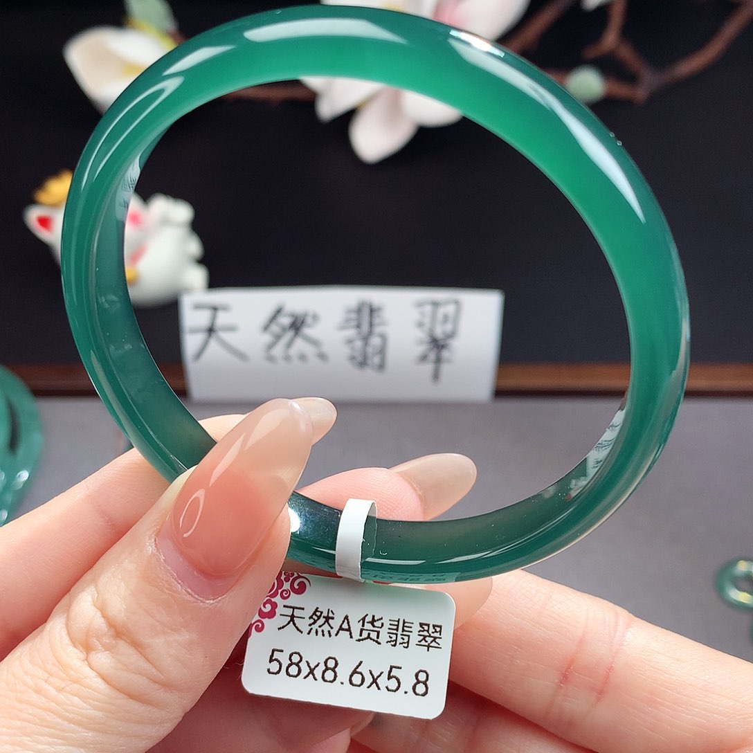 翡翠手镯（圆镯）未镶嵌