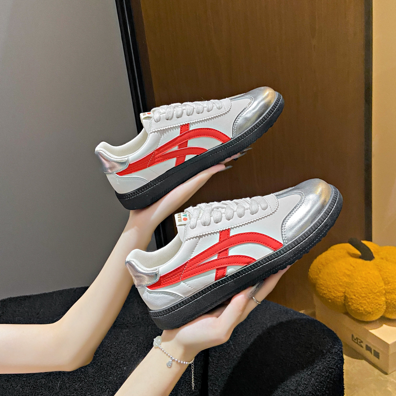 秋季系带板鞋女交叉绑带修面皮圆头休闲百搭板鞋日常显脚小A22