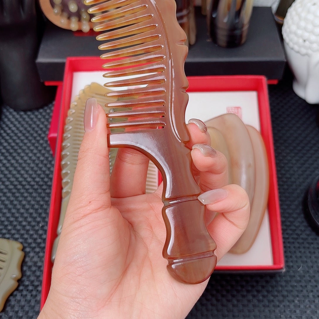 纯手工制作纯牛角梳子