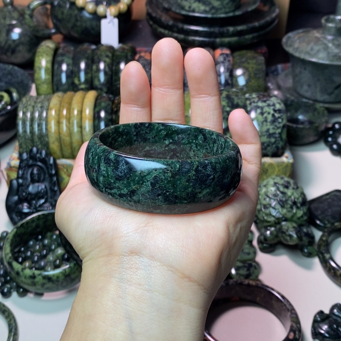 蛇纹石玉未镶嵌项链