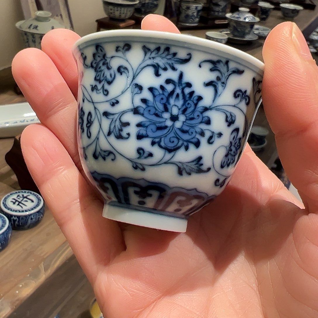 钟家窑柴窑缠枝宝相铃铛杯