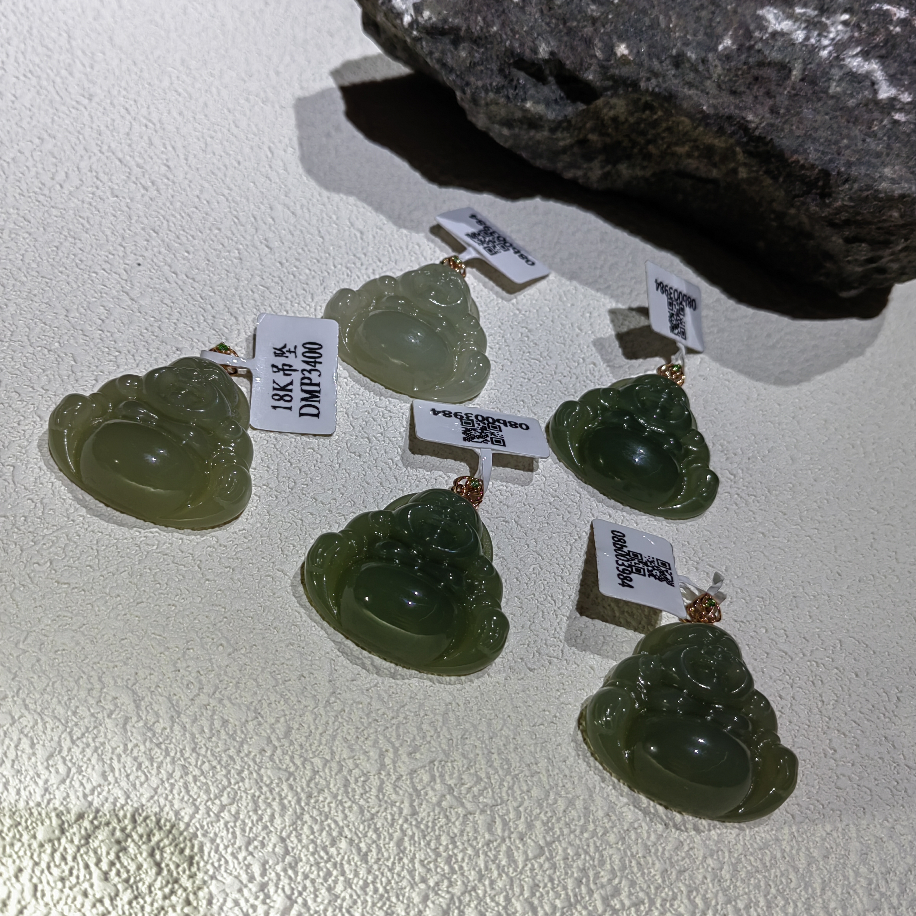 【V姐珠宝】DM64 和田玉典藏级-晴水佛公 18K金镶嵌 多样性发一件