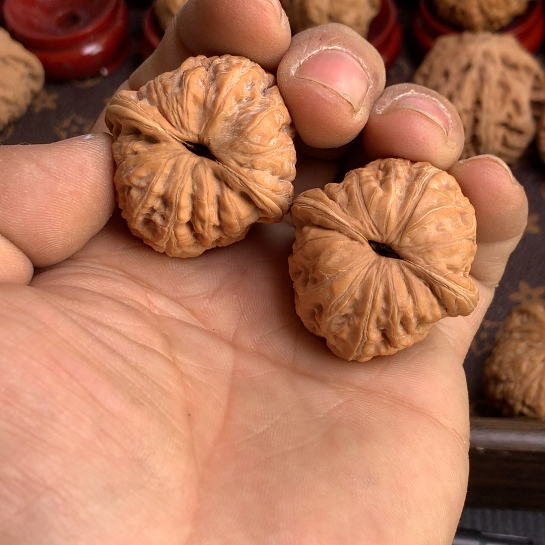 文玩核桃吊坠元宝