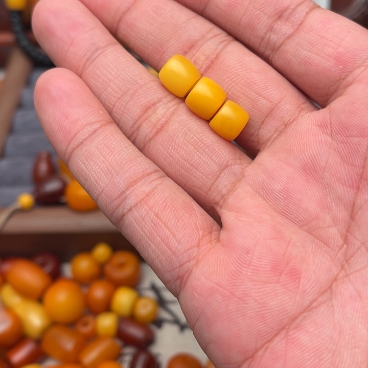 一***龙琥珀未镶嵌裸石蜜蜡墩子