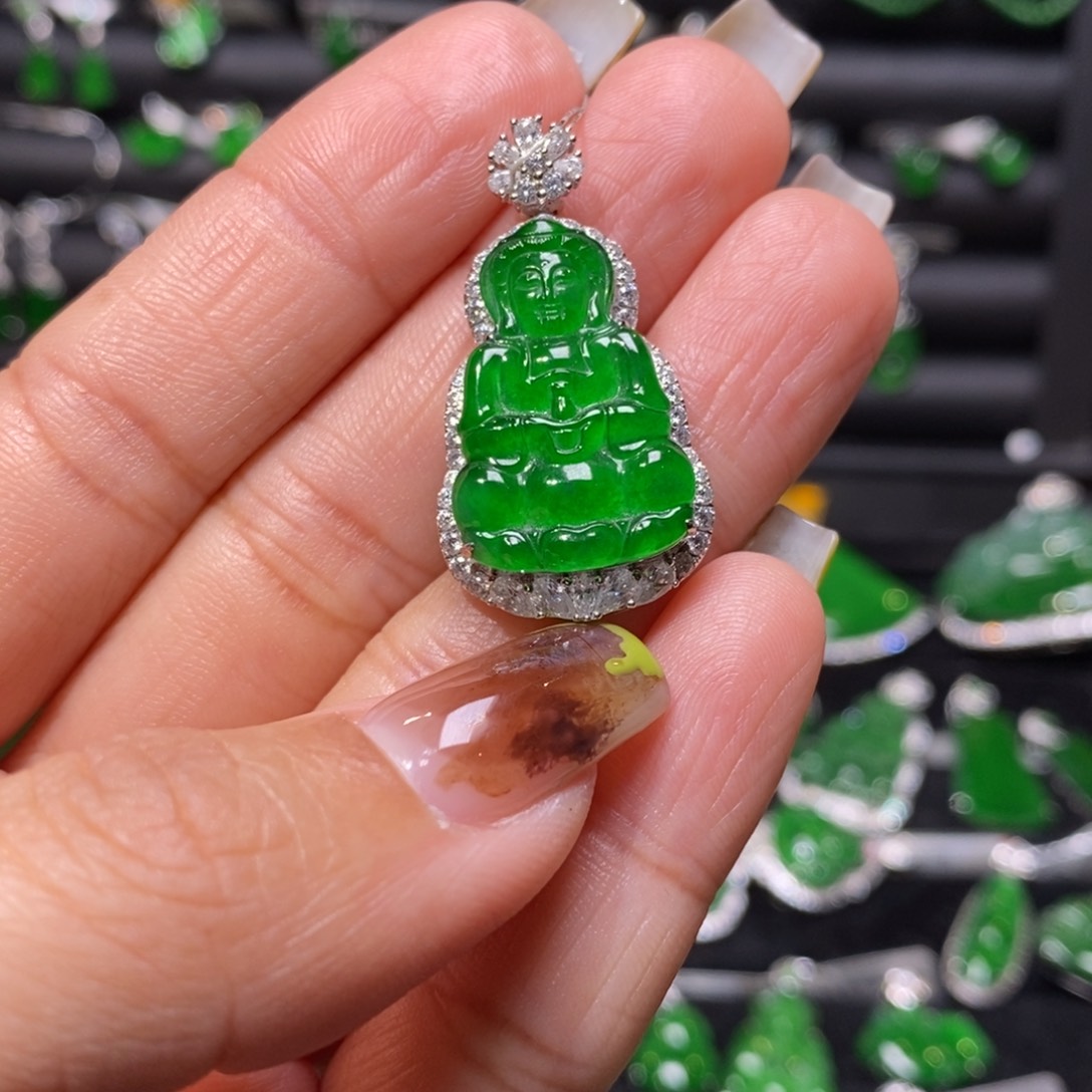 翡翠颈饰18K金镶嵌观音吊坠