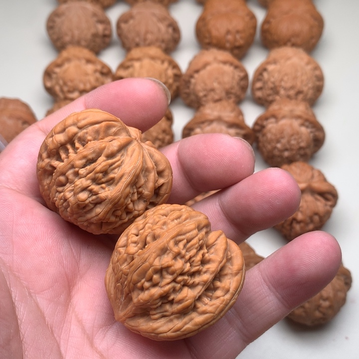 豹***志文玩核桃吊坠虎头王