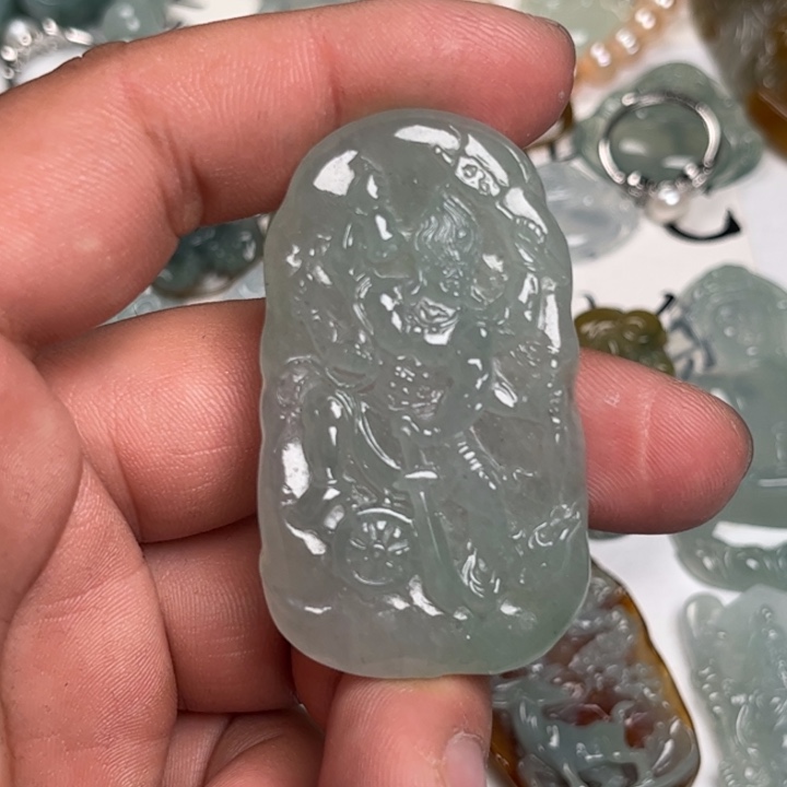 翡翠未镶嵌颈饰六臂黑天财神