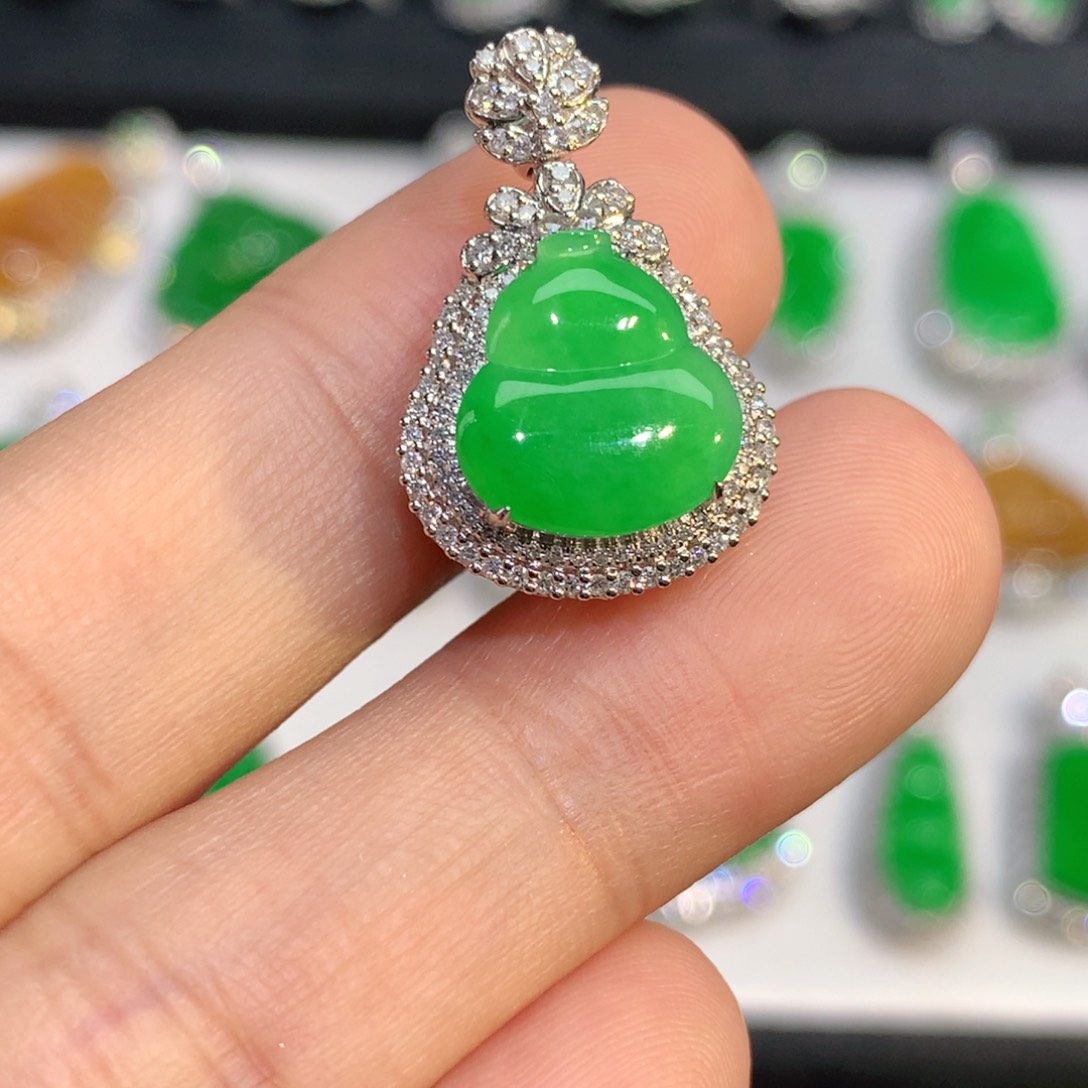 翡翠颈饰18K金镶嵌吊坠