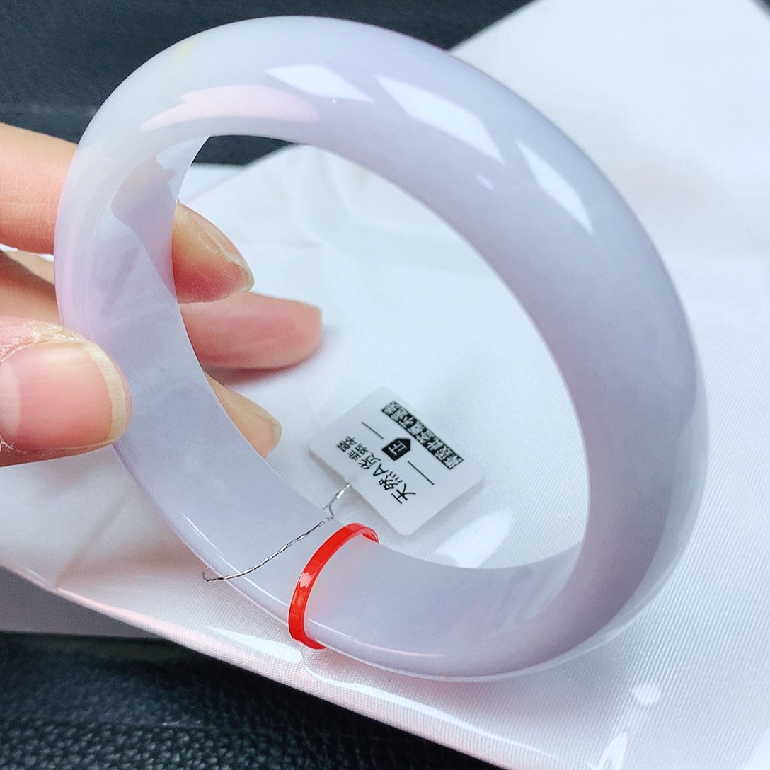 翡翠手镯未镶嵌60轮胎