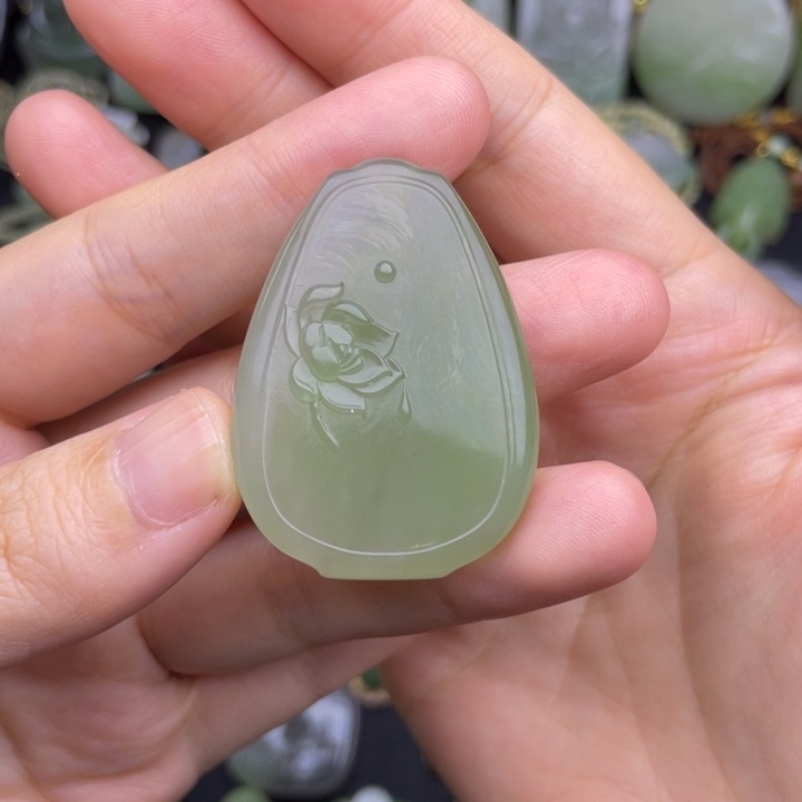 喜***圆和田玉未镶嵌颈饰