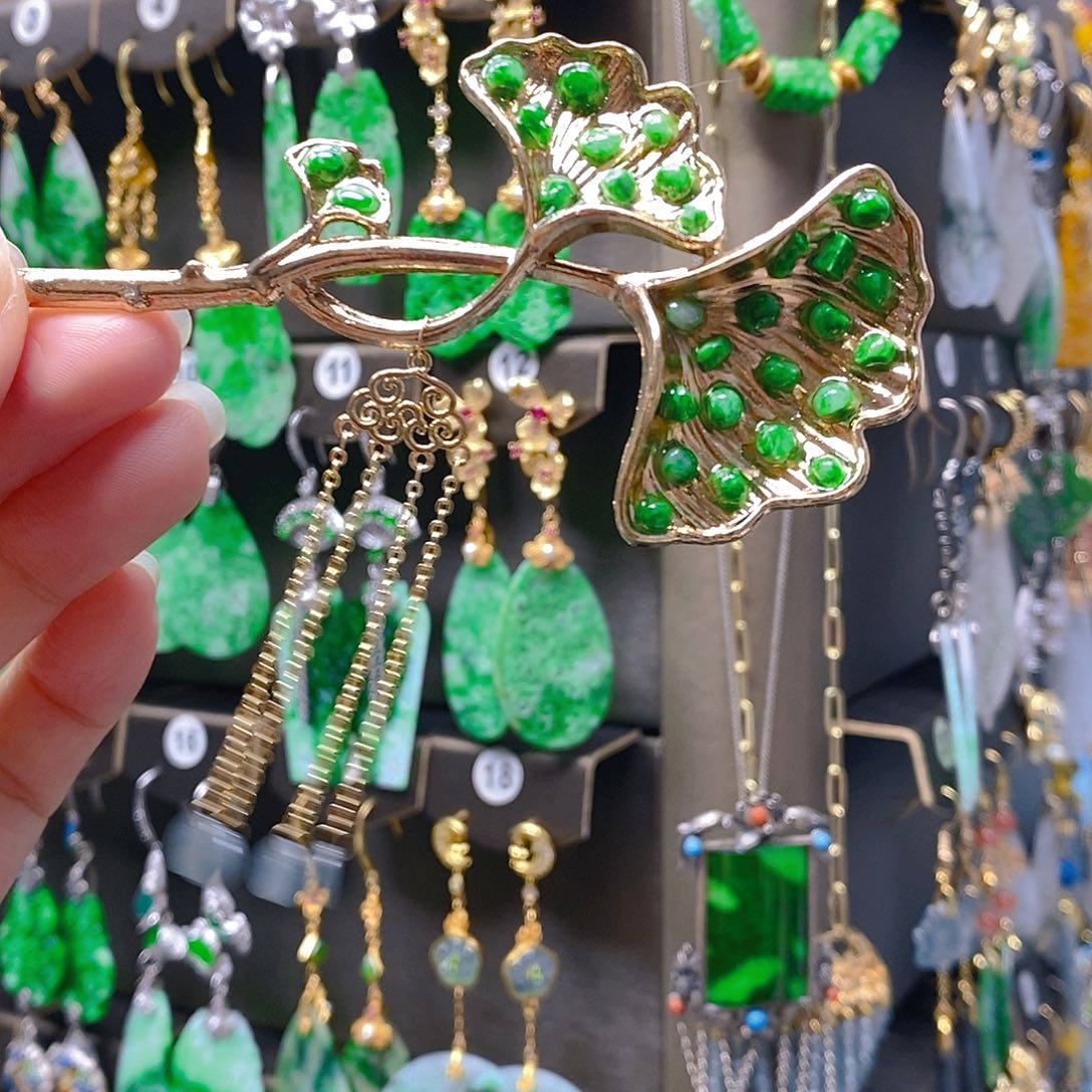 未镶嵌翡翠耳饰翡翠