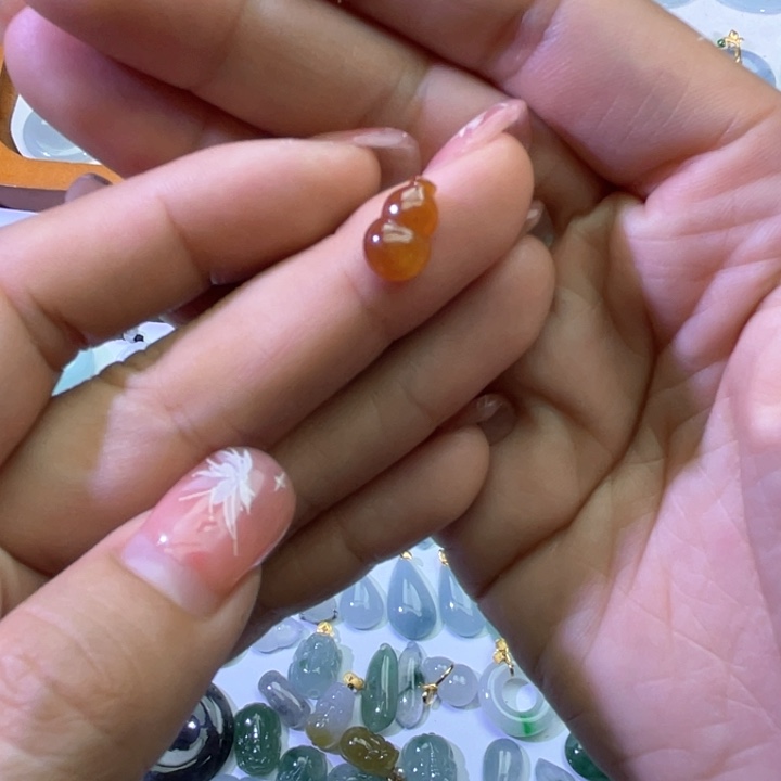 翡翠颈饰未镶嵌天然翡翠葫芦