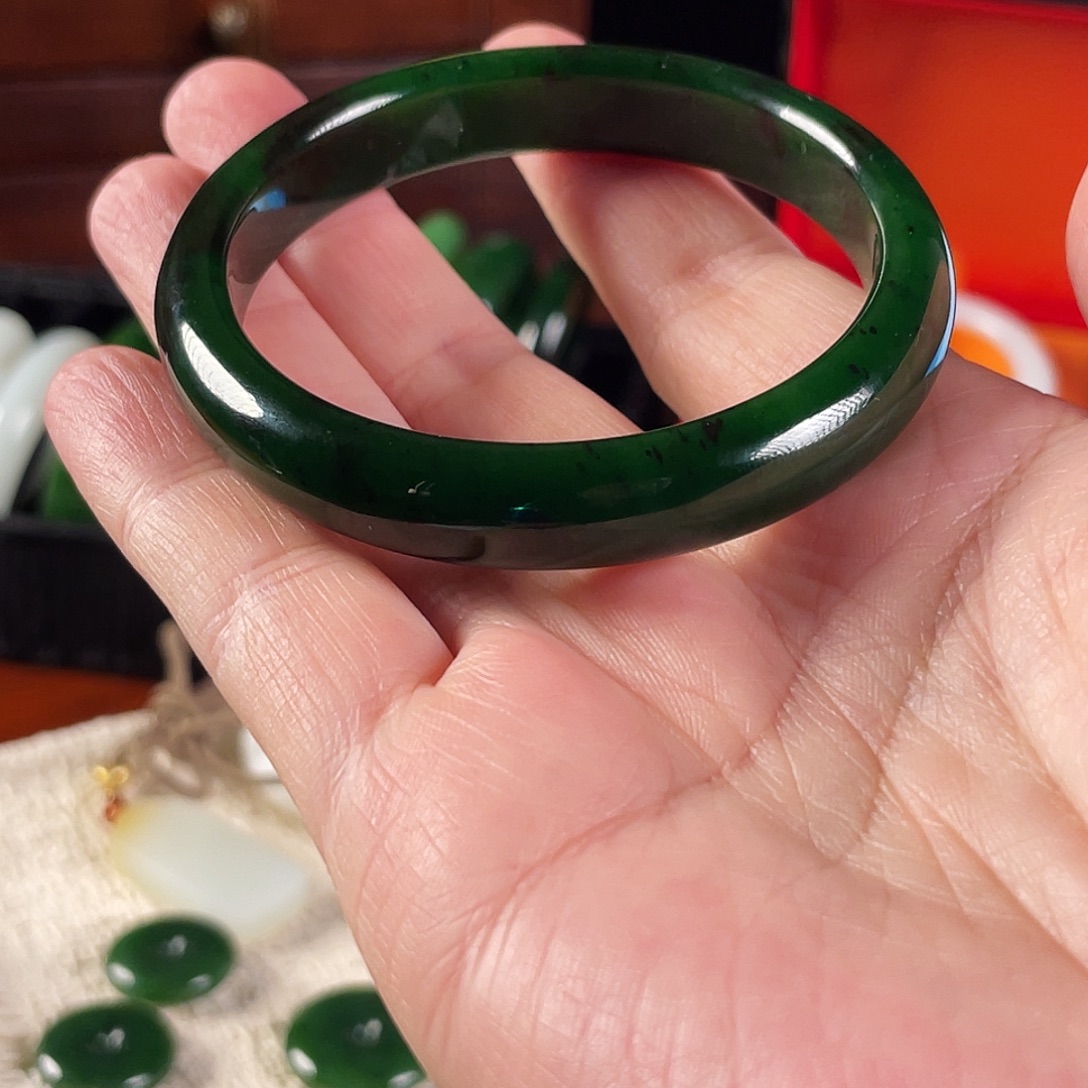 和田玉未镶嵌手镯