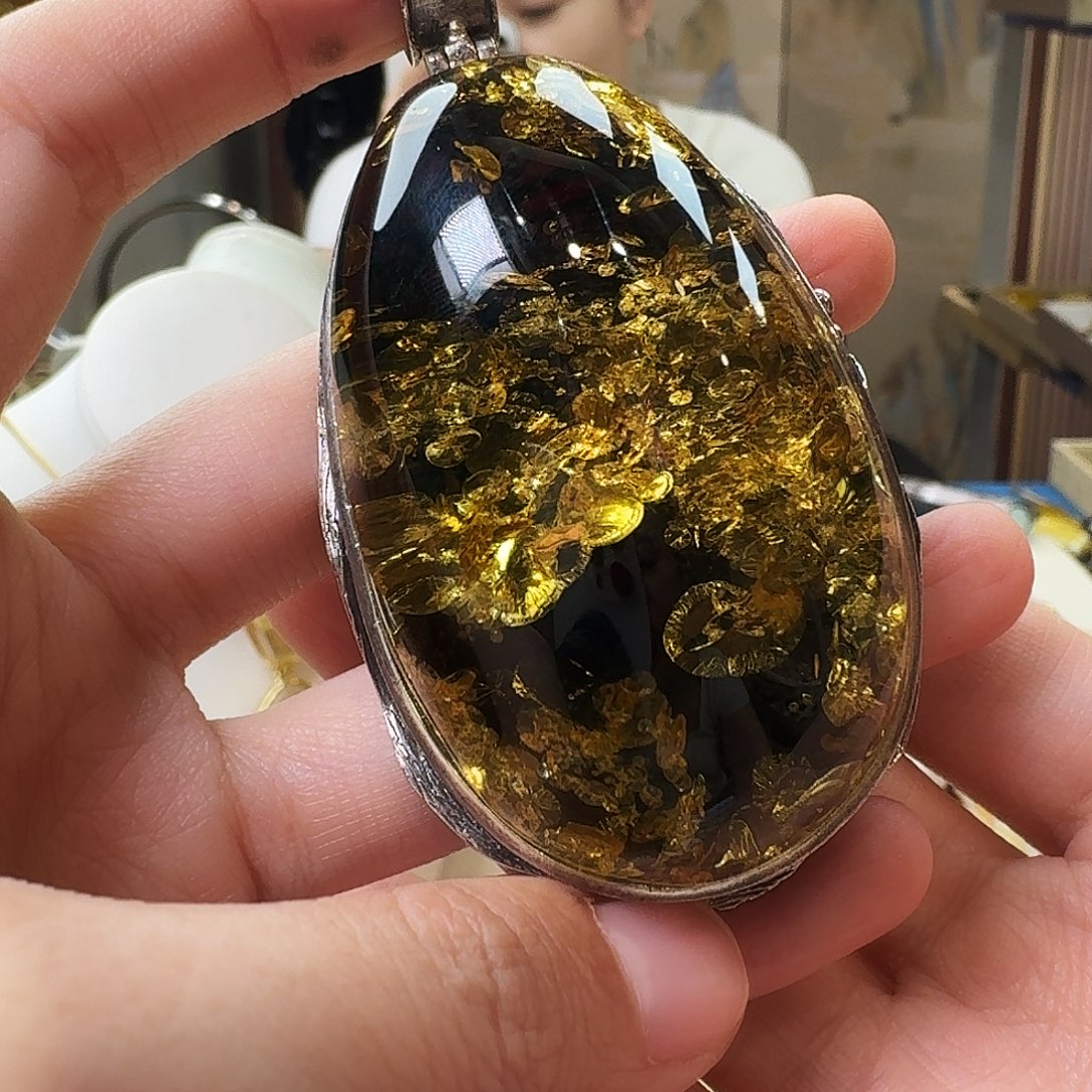 琥珀未镶嵌颈饰吊坠