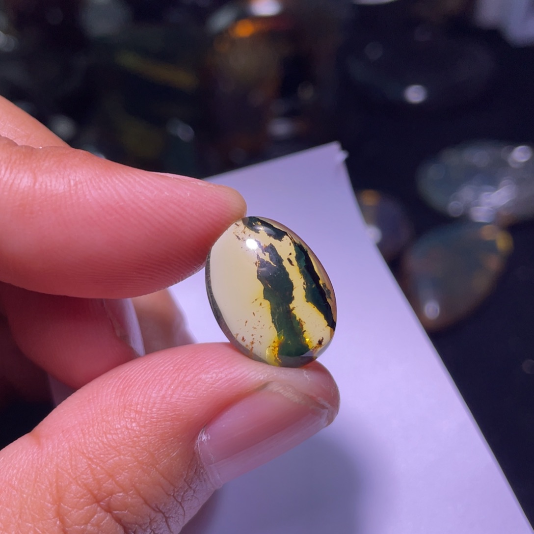 琥珀裸石未镶嵌戒面