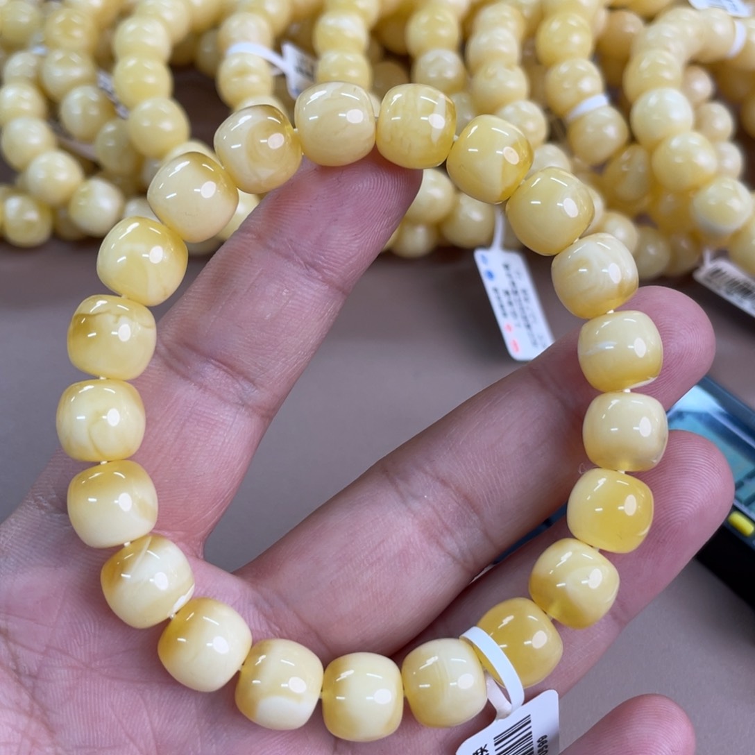 琥珀裸石未镶嵌04100000000